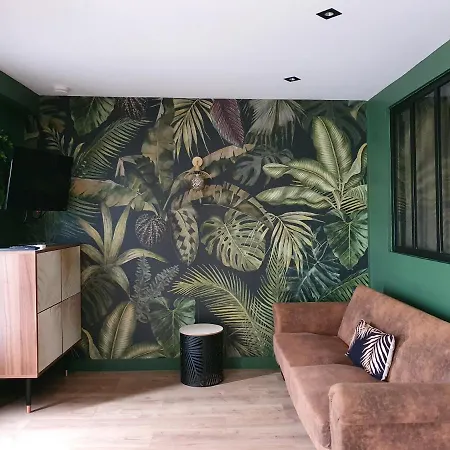 Apartment Jungle *