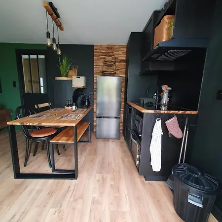 Jungle Apartment *